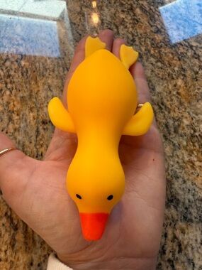 *VIRAL RARE *MINI Yellow Rubber Duck Toy !!